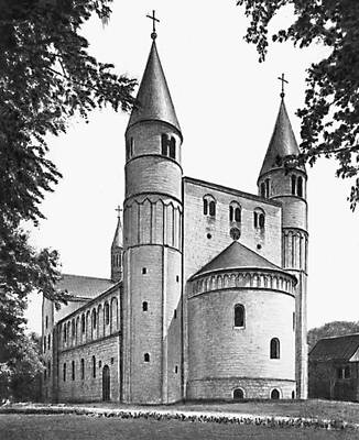 Гернроде. Церковь св. Кириака (Цириакускирхе). После 961, западная часть — 1-я половина 12 в. Вид с запада.