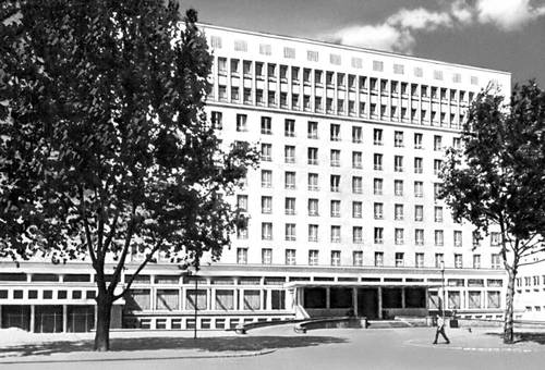 Белград. Гостиница «Метрополь». 1958. Архитектор Д. Брашован.