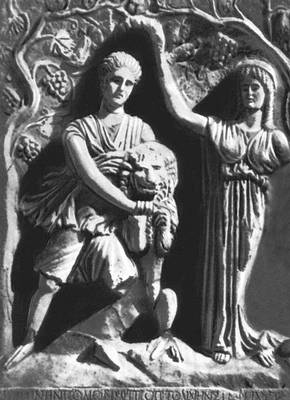 Рельеф с изображением нимфы Кирены, душащей льва. Римское время. Британский музей. Лондон.