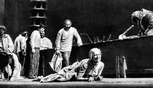 Сцена из спектакля «На дне» М. Горького. «Пикколо-театро». Милан. 1970.