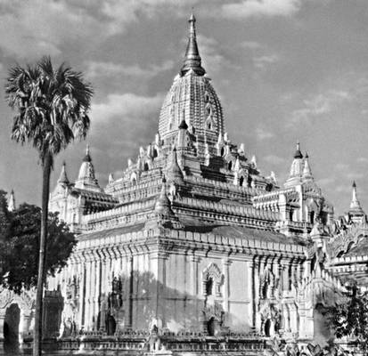 Бирма. Храм Ананды в Пагане. 1091.
