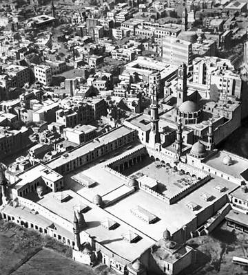 Мечеть аль-Азхар. 970—972. Неоднократно перестраивалась.