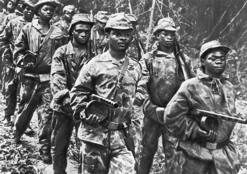 Партизанский отряд Народного движения за освобождение Анголы на марше. Ноябрь 1966.