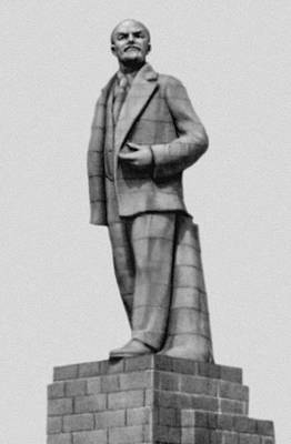 Статуя В. И. Ленина на Канале им. Москвы. Гранит. 1937.