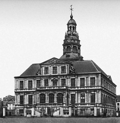 П. Пост. Новая ратуша в Маастрихте. 1659—64 (башня окончена в 1684).