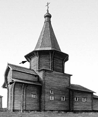 Повал (указан стрелкой) в основании шатра Петропавловской церкви (1698) в селе Пучуга Архангельской области.