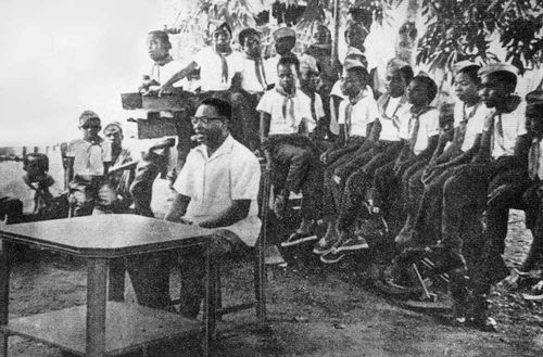 Урок в школе на освобожденной территории Анголы. 1968.