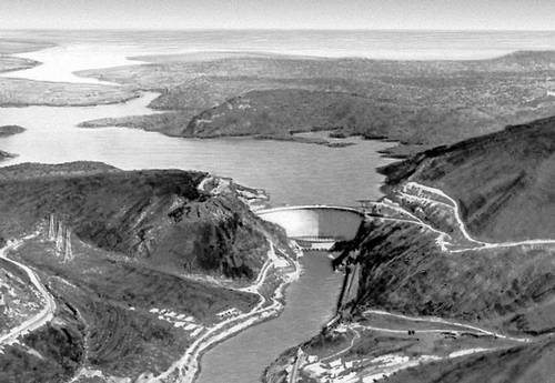 Испания. ГЭС Вальдеканьяс на реке Тахо.
