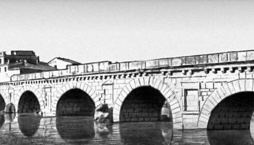 Мост Тиберия в Римини (Италия). 14—21 гг.