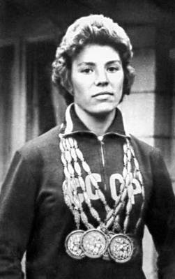 Олимпийская чемпионка Л. С. Латынина (СССР).