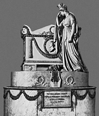 Скульптура. А. Канова (Италия). Надгробие В. Альфьери. Мрамор. 1803. Церковь Санта-Кроче. Флоренция.