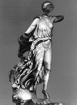 Скульптура ранней классики. Пеоний. «Нике». Мрамор. Ок. 455 до н. э. Музей в Олимпии.