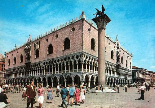 Дворец дождей в Венеции. Западный корпус. 1424—42. Архитекторы Дж. и Б. Бон.