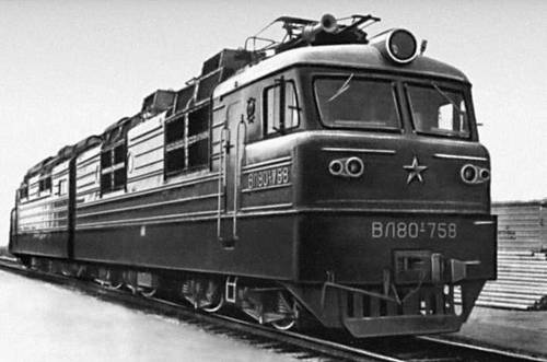 Советский электровоз ВЛ80.