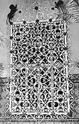Перу. Железная решётка окна в патио дома графа де Фуэнте Гонсалес в Лиме. 18 в.