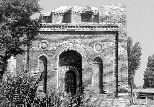 Мавзолей Бабаджи-хатун близ г. Джамбула. 10—11 вв.