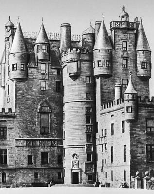 Замок Глэмис (Шотландия). 15 в., перестройки около 1600—06 и 1671—89.