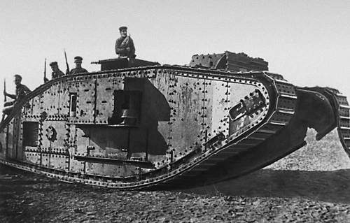 Английский танк, подбитый советской артиллерией под Каховкой. 1920.