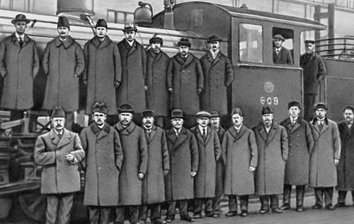Бригада первого поезда, доставившего хлеб в 1918 из Советской России в Финляндию.