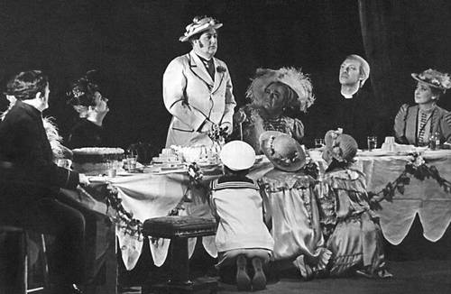 Сцена из оперы «Альберт Херринг». Б. Бриттена. Театр «Ковент-Гарден». 1947.