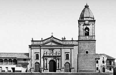 Тунха. Фасад собора. 1598—1600. Архитектор Б. Каррьон.