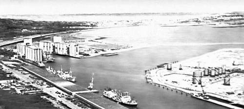 Портовые сооружения в южной части порта Чикаго.