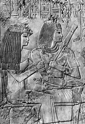 «Аменхотеп, брат везира Рамеса, и его жена». Рельеф из гробницы Рамеса в Фивах. Известняк. Конец 15 в. до н. э.