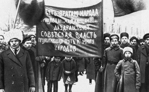 Демонстрация рабочих и революционных солдат против мятежа Каледина. Петроград. 1917.