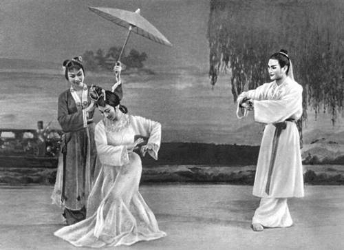 Китай. Сцена из балета «Башня Лэйфынта». Центральный театр оперы и балета КНР. 1956.