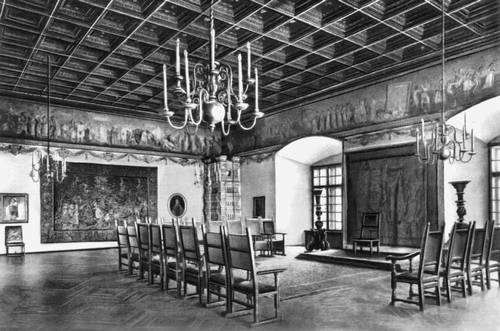 Вавель. «Посольский» зал королевского замка. 1529—35.