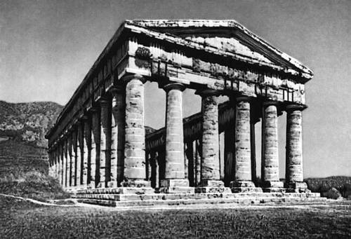 Архитектура Великой Греции (Южная Италия и Сицилия). Храм в Сегесте. 2-я пол. 5 в. до н. э.