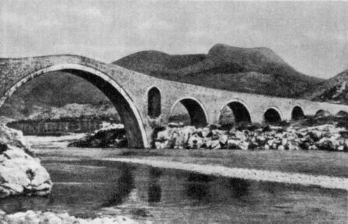 Мост у с. Меси близ Шкодера. 17 — 18 вв.