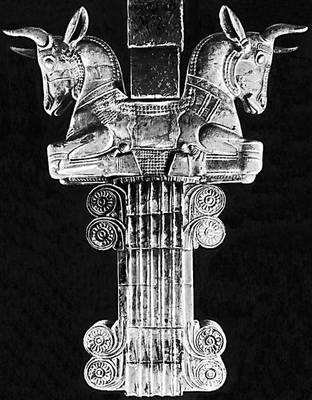 Капитель колонны из дворца в Сузах. 5 — 4 вв. до н. э. Лувр. Париж.
