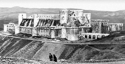 Замок крестоносцев Крак де Шевалье (Сирия). 1110—42. Достроен в конце 12 — начале 13 вв.