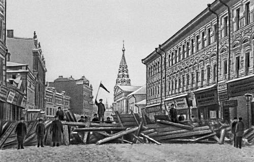 Баррикада на Арбате в Москве во время революционных событий 1905.