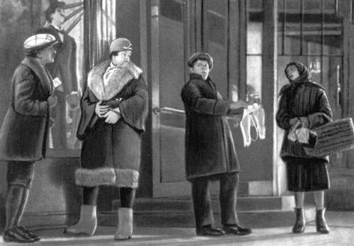 Сцена из спектакля «Клоп» В. В. Маяковского. 1929. Режиссёр В. Э. Мейерхольд.