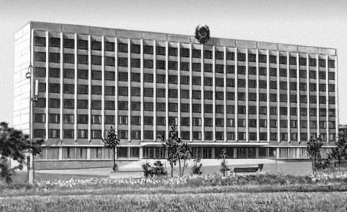В. П. Ширшов и Г. Н. Ильяшенко. Здание Совета Министров Коми АССР в Сыктывкаре. 1972.