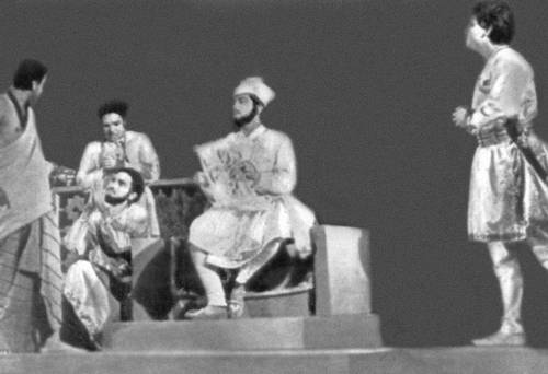 Сцена из спектакля «Висарджан» Р. Тагора. Театр «Бахурупи». Калькутта.