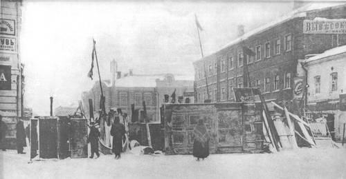 Революция 1905—07. Баррикада в Оружейном переулке. Москва. 1905.
