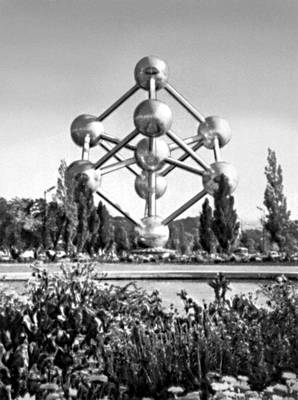 Брюссель. «Атомиум» на территории Всемирной выставки. 1958.