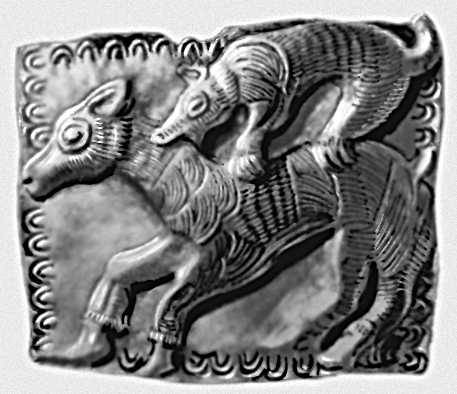 Бляшка с изображением нападения волка на серну. Серебро с позолотой. Начало 4 в. до н. э. Национальный музей. Ловеч.