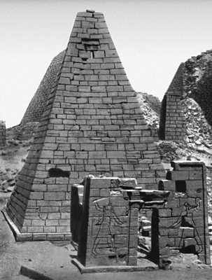 Судан. Пирамиды северного кладбища в Мероэ. 2 в.