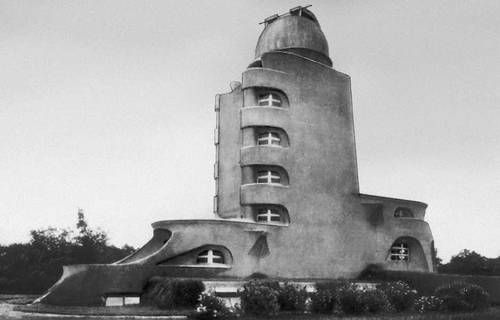 Э. Мендельзон. Астрофизическая лаборатория (Башня Эйнштейна) в Потсдаме. 1920—21.