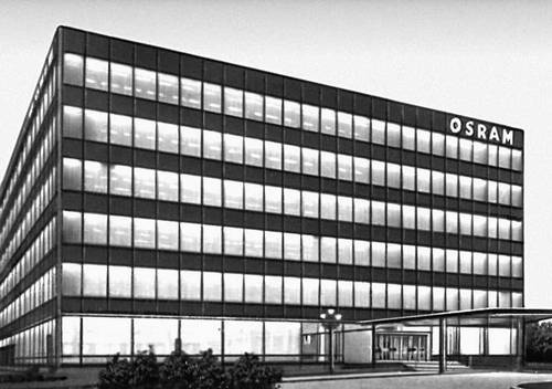 Административное здание предприятия электроламповой промышленности «Осрам». 1964—65. Архиткторы В. Хенн, Д. Штрёбель.
