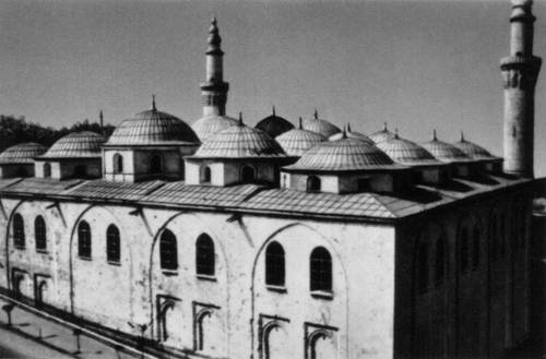 Турция. Мечеть Улу-джами (Большая) в Бурсе. 1396—1400.