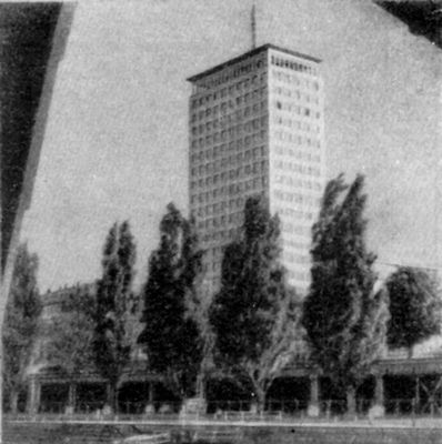 Архитектура. Э. Больтенштерн. Высотное здание Рингтурм в Вене. 1953 — 55.