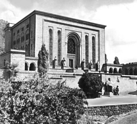 М. В. Григорян. Матенадаран (хранилище древних рукописей) в Ереване. 1959.