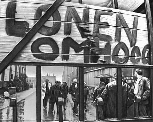 Пикет судостроителей близ Роттердама во время забастовки на машиностроительных и судостроительных предприятиях. 1972.