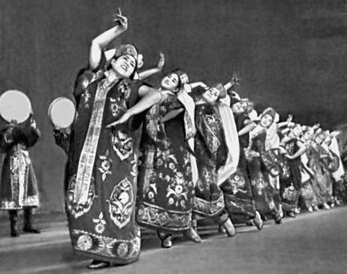 Бухарский танец в исполнении ансамбля «Бахор».