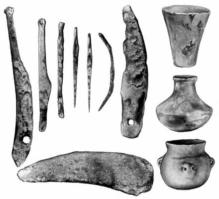 Бронзовые и каменные изделия и керамика с Дальверзинского поселения в Фергане (кон. 2-го — нач. 1-го тыс. до н. э.).